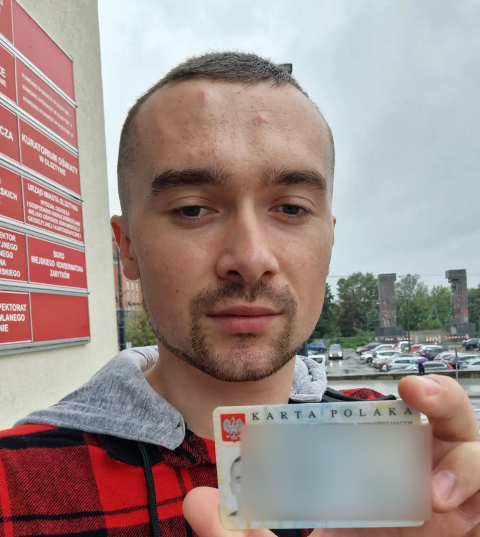 Отримав картку — подавався з Польщі