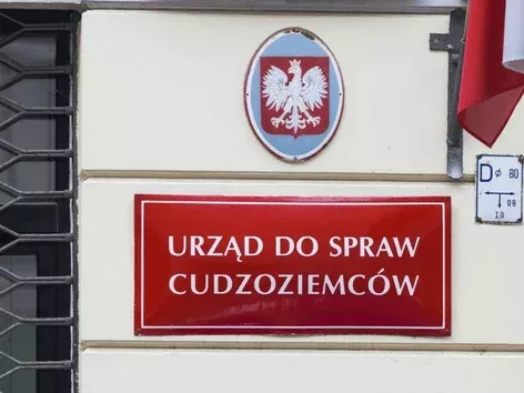 У Варшаві скасовано особисті подачі документів на карти побиту: відтепер лише онлайн